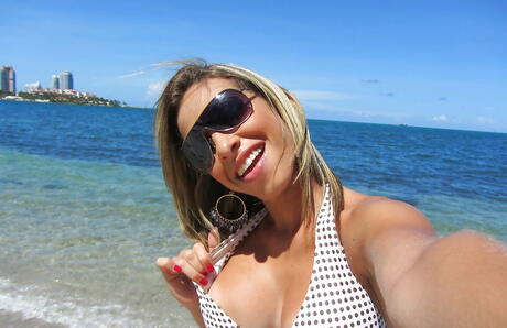 Attractive latina milf Patty in hot bikini