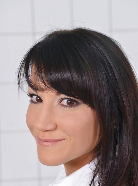 Stunning dark hair cutie Penelope is foot fetishist 