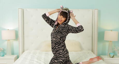 Excellent american milf Dana Dearmond loves some hot foot fetish 