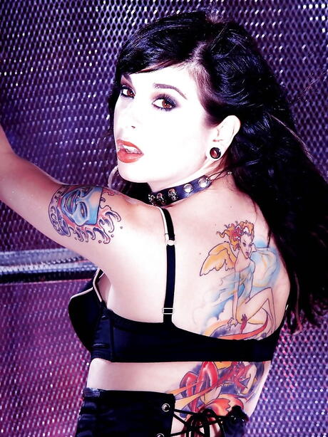 Facinating american brunette milf Joanna Angel showing big tits and jerking off 