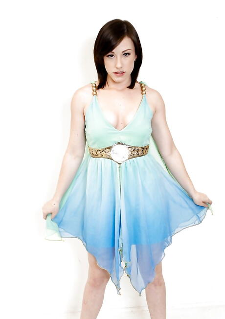 Superb american hottie Jennifer White revealing her butt 