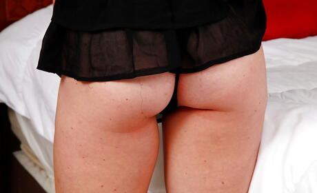 Curious american older Aerial Cruz in underwear baring her ass and jerking off 