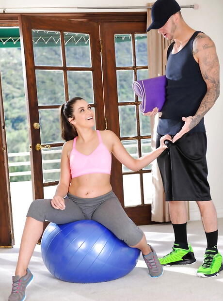 Sexy american dark hair Allie Haze work with wet lips on huge rod and gets a cum blast in her mouth 