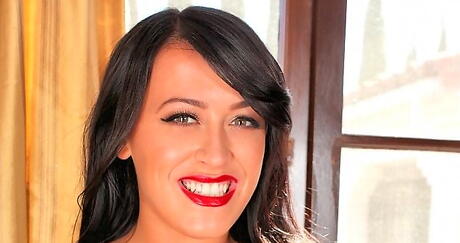 Appealing brittish brunette Leanne Crow in sexy sexy lingery 