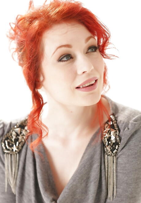 Amazing redhead milf Justine Jolie in sexy lingery exposes her butt 