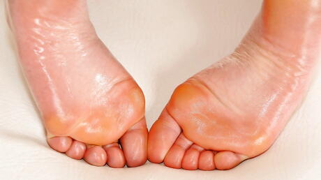 Excellent babe Kamila Hermanova likes foot fetish 