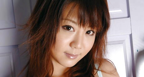 Inviting japanese babe Maki in sexy underwear showing big titties and sexy butt 