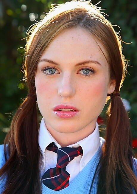 Rangy american teen Kali Kenzington reveals her butt in uniform and spreads her legs outdoor