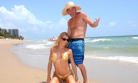 Alluring panther Avona Dominica in hot bikini rammed after good cock suck on the beach