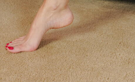 Foxy mature Zara makes some hot foot fetish action 