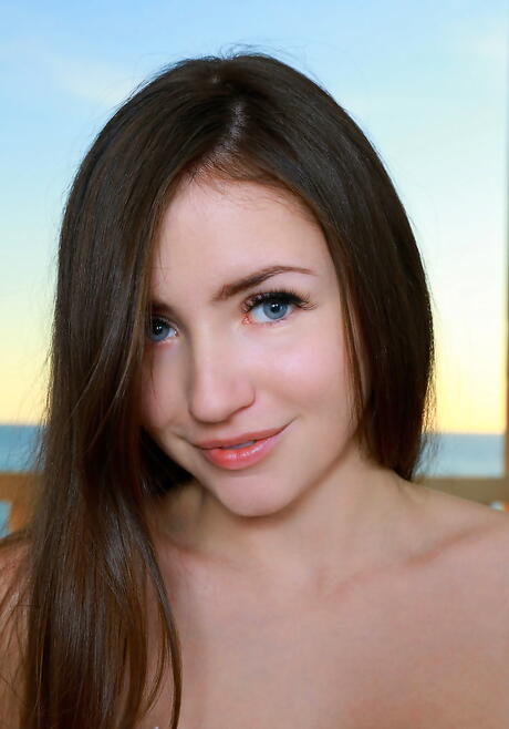 Sylphlike brunette young Mariana Tipa exhibiting big knockers and spreading her legs 