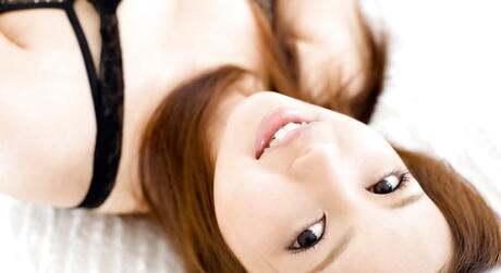 Deluxe japanese pornstar Yura Aikawa exhibits her butt 