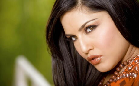 Enchanting indian milf Sunny Leone exposing big titties and toying her twat outdoor