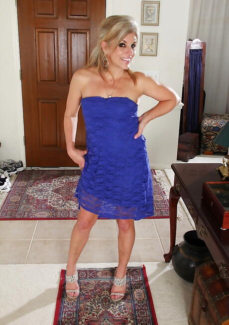 Superb american aged Sierra Smith bares tiny tits and spreads her legs 