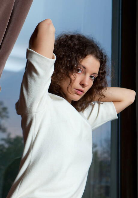 Excellent teen Leesa show some foot fetish 