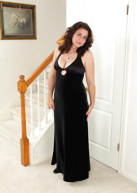 Very attractive wife Gianna Jones exposing big boobies and spreading her legs 