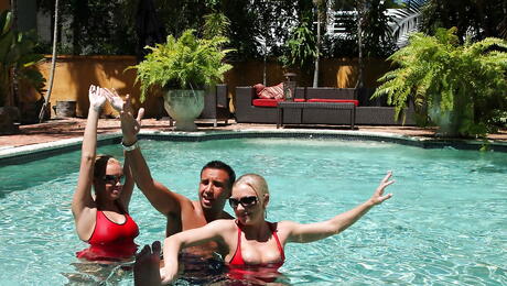 Sultry american Britney Brooks in sexy glasses banged after wet blowjob near the pool