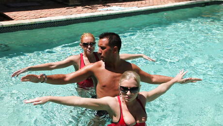 Sultry american Britney Brooks in sexy glasses banged after wet blowjob near the pool