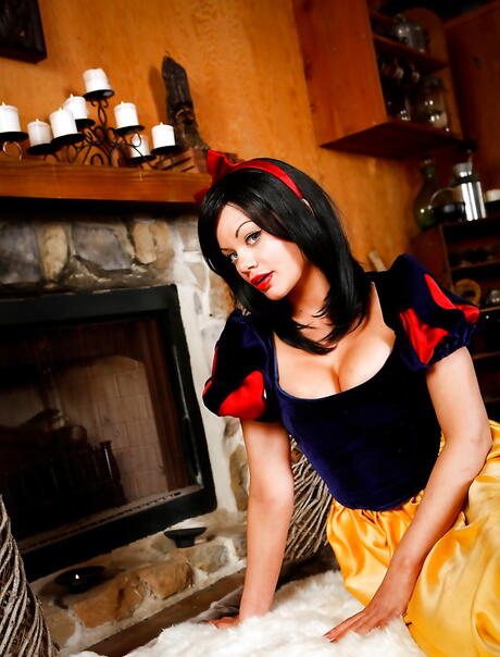 Tempting american bombshell Riley Steele in cosplay outfit exposing big knockers and spreading her legs 