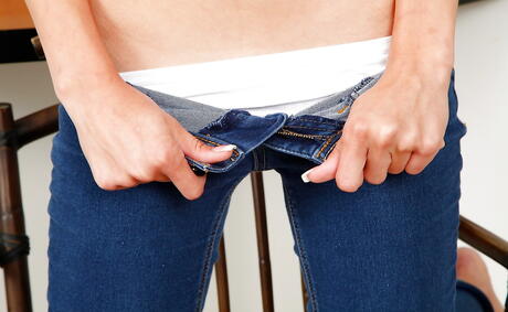 Excellent american dark-haired teen Alaina Kristar makes some hot foot fetish 