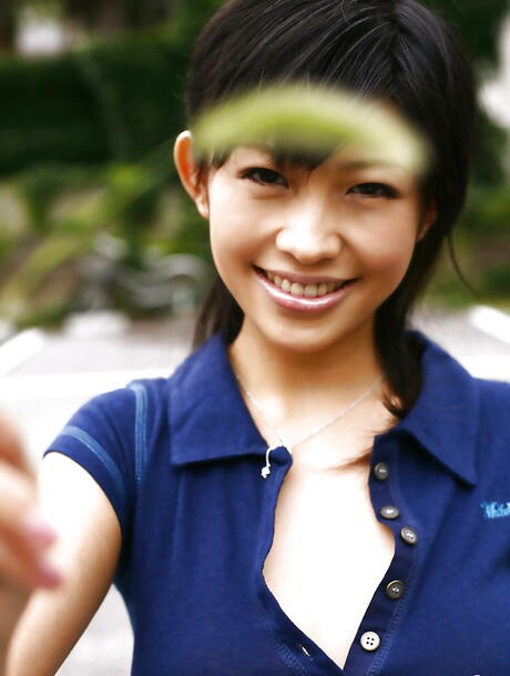 Hot japanese teen Sasa Handa denudes big boobs and spreads her legs 