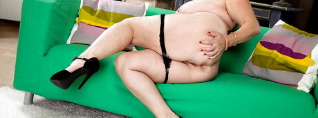 Round canadian red-haired older Roxee Robinson bares big hooters and spreads her legs 