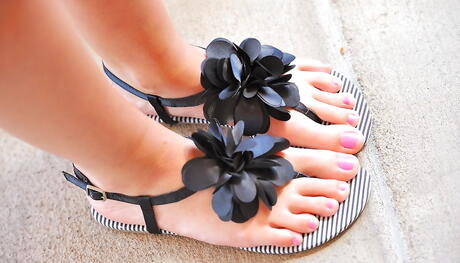 Stunning blond young Jayde exposing big tits and bald pussy outdoor