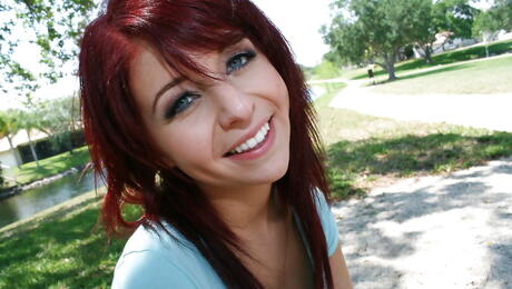 Stunning american amateur Madelyn Monroe in sex action outdoor