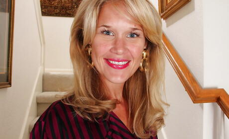 Superb blonde mature Katherine Jackson exposes her butt in skirt and spreading her legs 