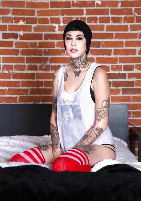 Curious latina dark hair hottie Aayla Secura shows some fetish 