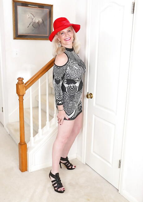 Splendid granny Judy Belkins in nice skirt likes some hot foot fetish 