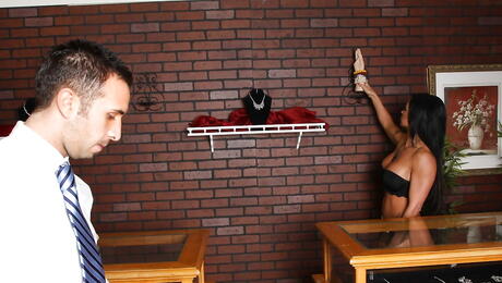 Charming american milf Jewels Jade in sexy underwear drilled in the ass after good blowjob 