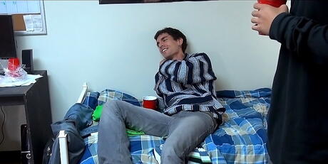 Deluxe girls Jessica Ryan and Scarlet Banks in hot groupsex on the party