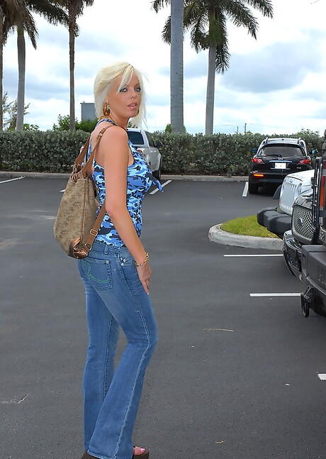 Lovely milf Jordan Jolie in tight jeans fucked in her sissy after hot cock suck 