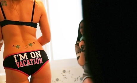 Sultry american Courtney Shea exposing her butt in bathroom