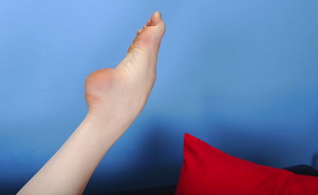 Rangy american redheaded young Gwen Stark in lingerie loves foot fetish 