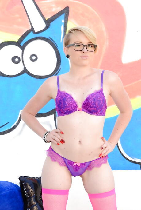 Slim hotties Hope Howell and Miley Mae reveals sexy bodies 