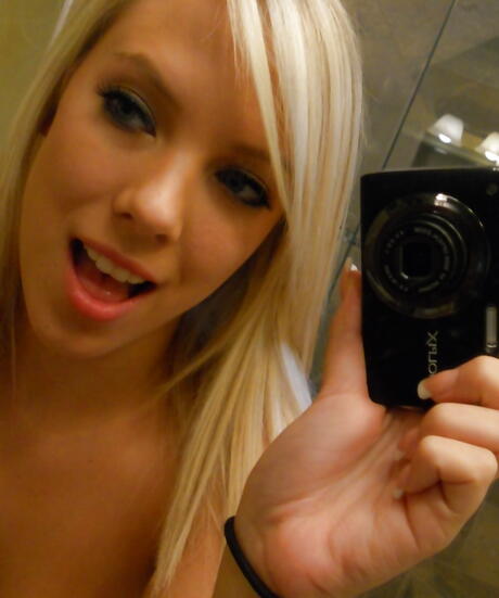 Gracile youthful Britney Beth in hot posing in bathroom