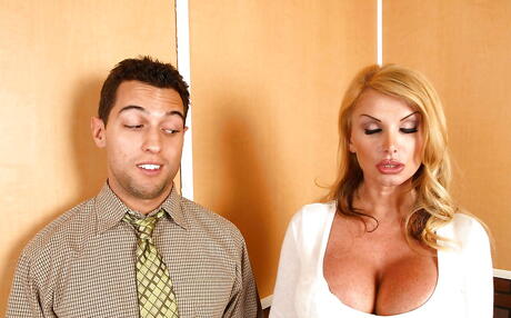 Lovely milf Taylor Wayne banged after good blowjob 