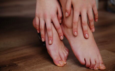 Sylphlike redhead young Colleen A loves foot fetish 