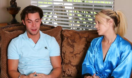 Sexy blond Tegan Summers in sexy undies work with wet lips on dick in bath