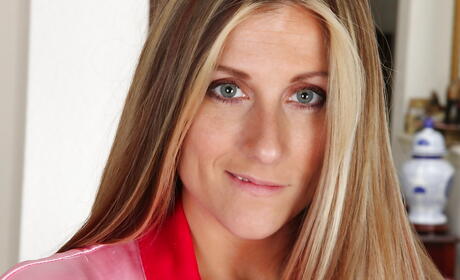 Charming czech milf Kate Lynn in sexy hot lingerie