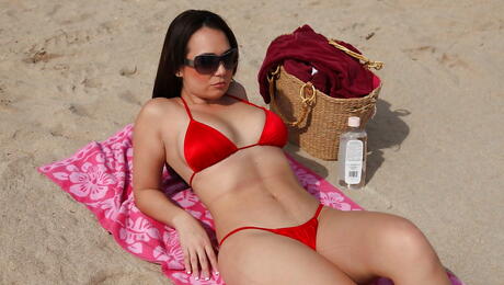 Enchanting american milf Holly West in bikini suck big dick and fuck in the ass 