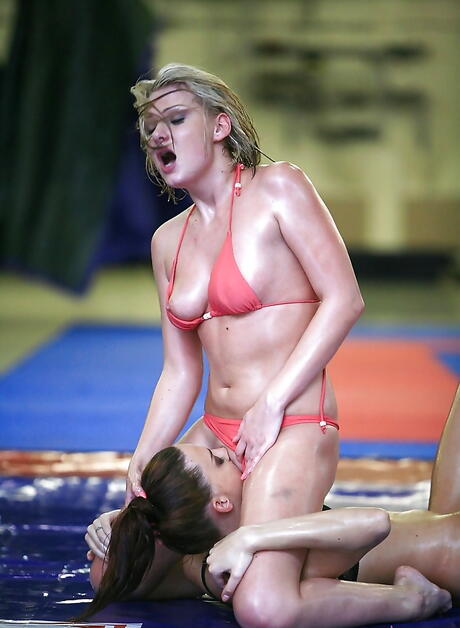 Curious girls Lyen Parker and Lucy Heart in rough catfight 