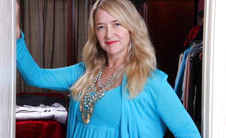 Curious american blonde aged Eva Griffin in sexy undies in foot fetish show 