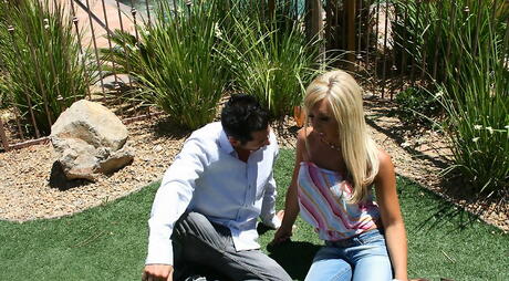 Deluxe women Kenzi Marie and Jessica Lynn in hot group sex 