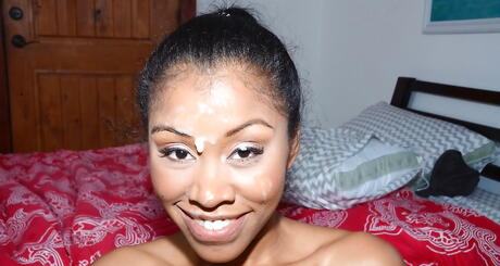 Deluxe ebony amateur Yasmine De Leon work on big shaft and gets a facial 