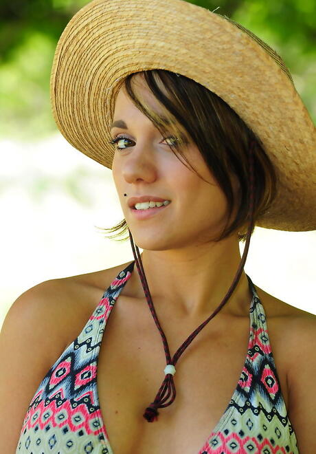 Lovely cutie Zeo makes some hot foot fetish action outside