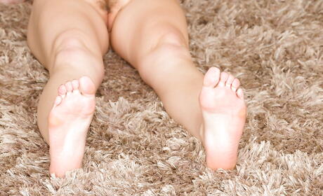 Sultry american brunette milf Sarah Shevon loves foot fetish 