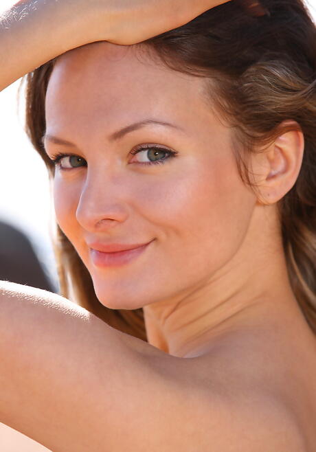 Sexy dark hair cutie Zhanet A in foot fetish show at beach